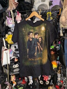 2009 Twilight New Moon T-Shirt Vampire Graphic Tee